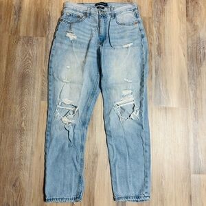 Women’s Aeropostale Light Wash Mom Jeans with Rips size 4